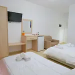 Gjika Pensión Qeparo