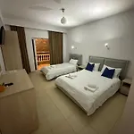 Pensión Gjika 3*