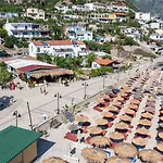 Pensión Gjika 3*