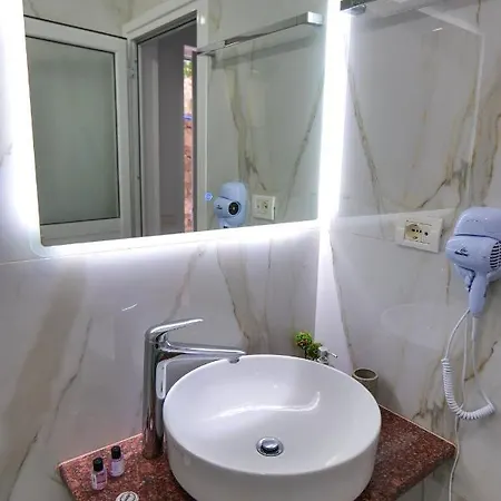 Πανσιόν Gjika 3*