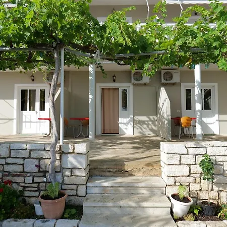 Gjika Πανσιόν 3*